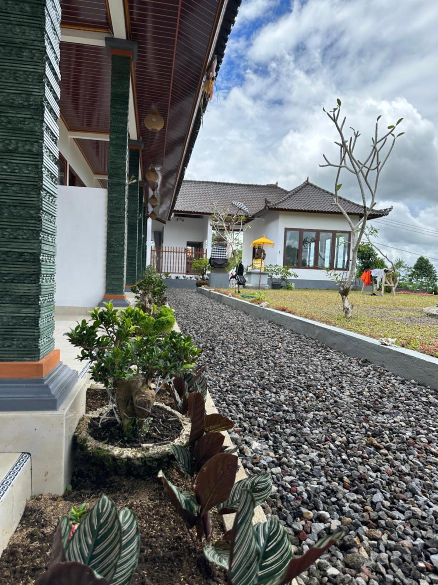 Апартаменты Bali Basuki Retreat Center Besakih Экстерьер фото