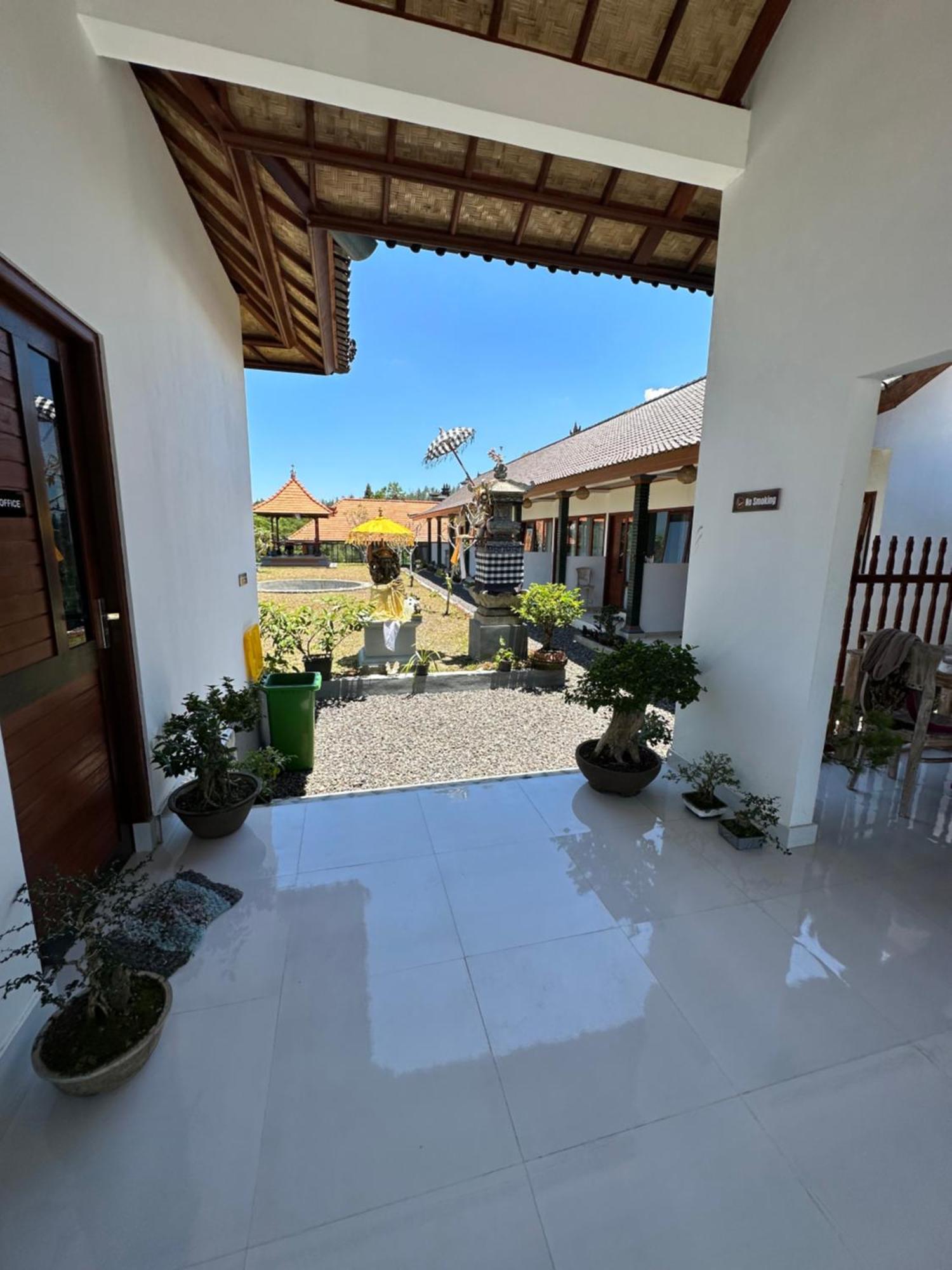 Апартаменты Bali Basuki Retreat Center Besakih Экстерьер фото