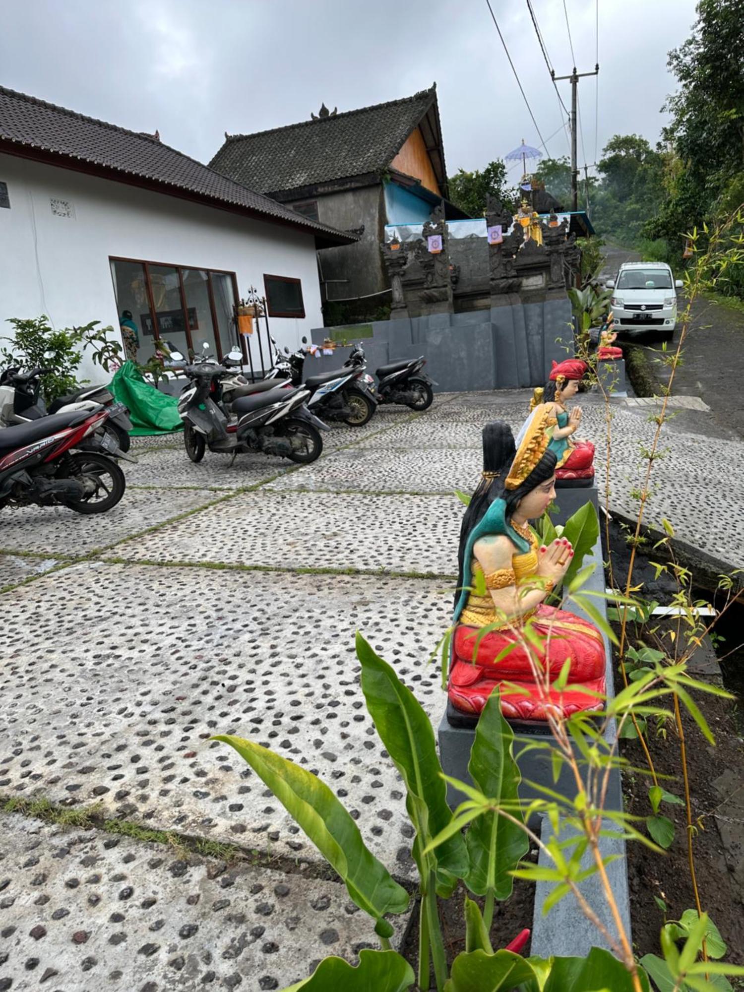 Апартаменты Bali Basuki Retreat Center Besakih Экстерьер фото