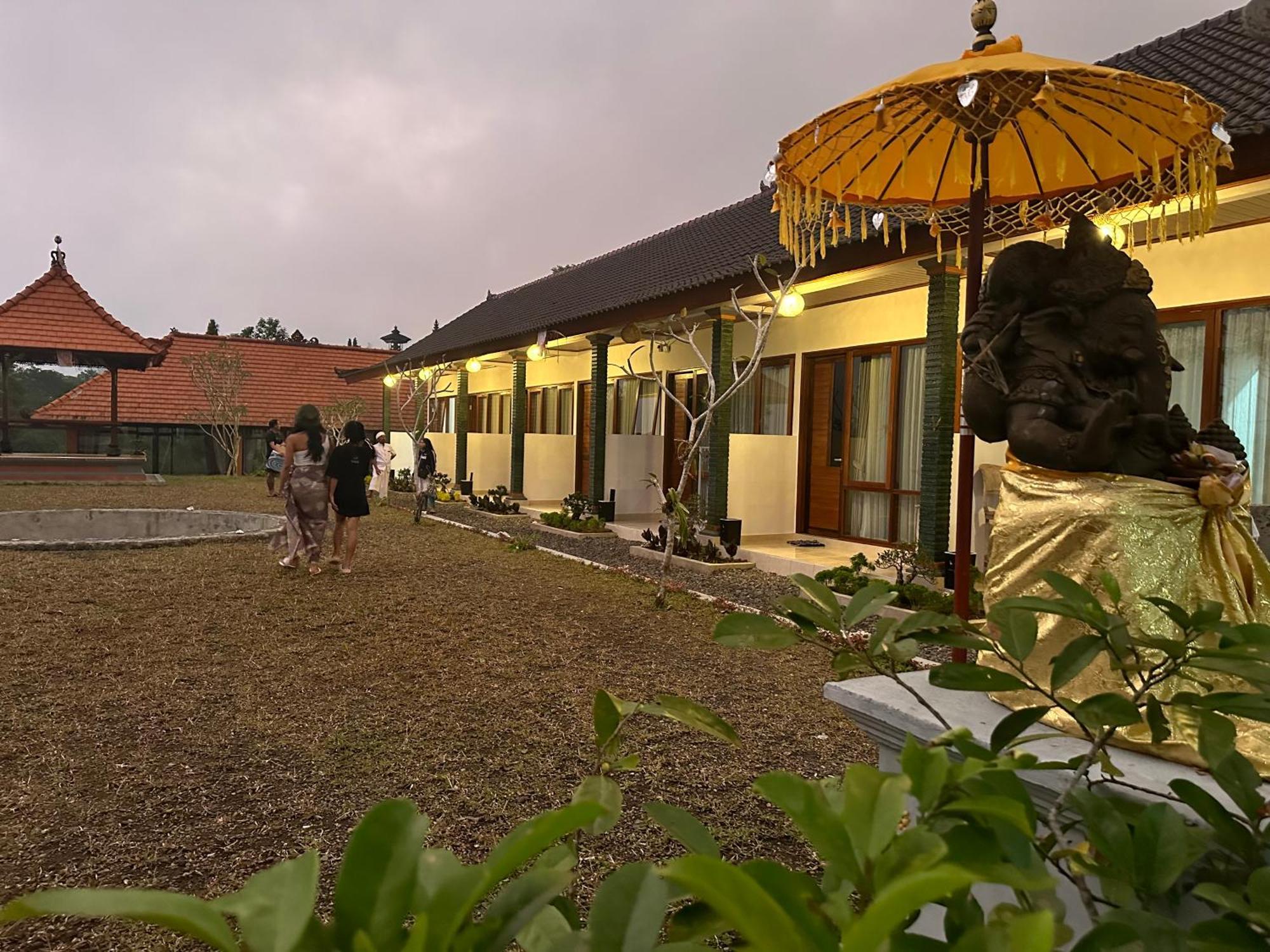 Апартаменты Bali Basuki Retreat Center Besakih Экстерьер фото