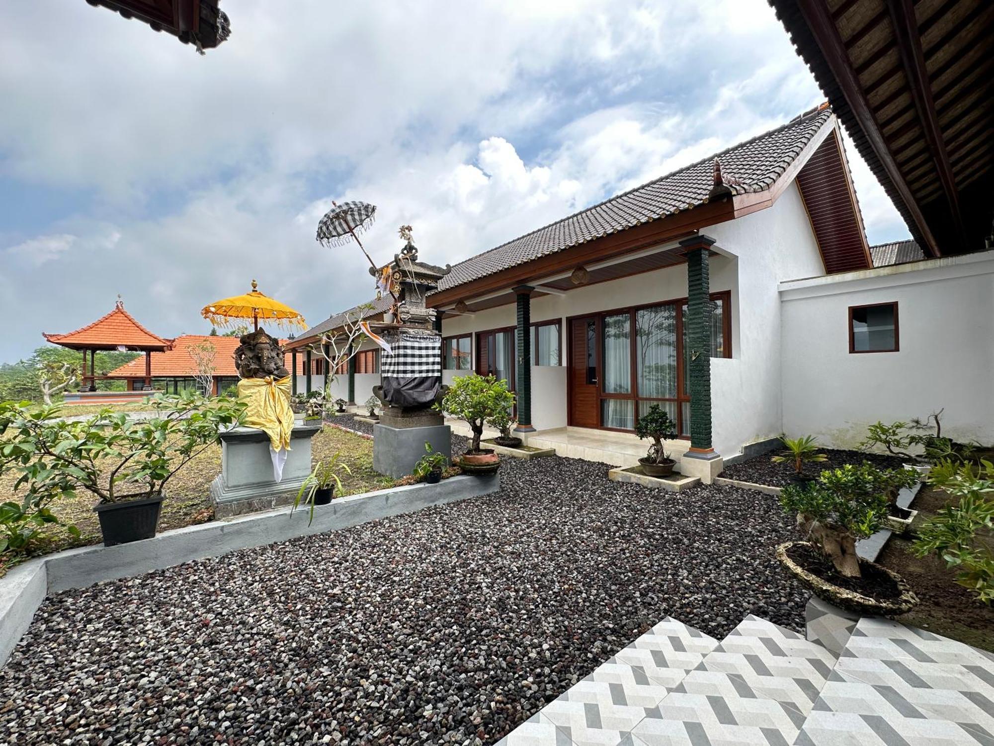 Апартаменты Bali Basuki Retreat Center Besakih Экстерьер фото