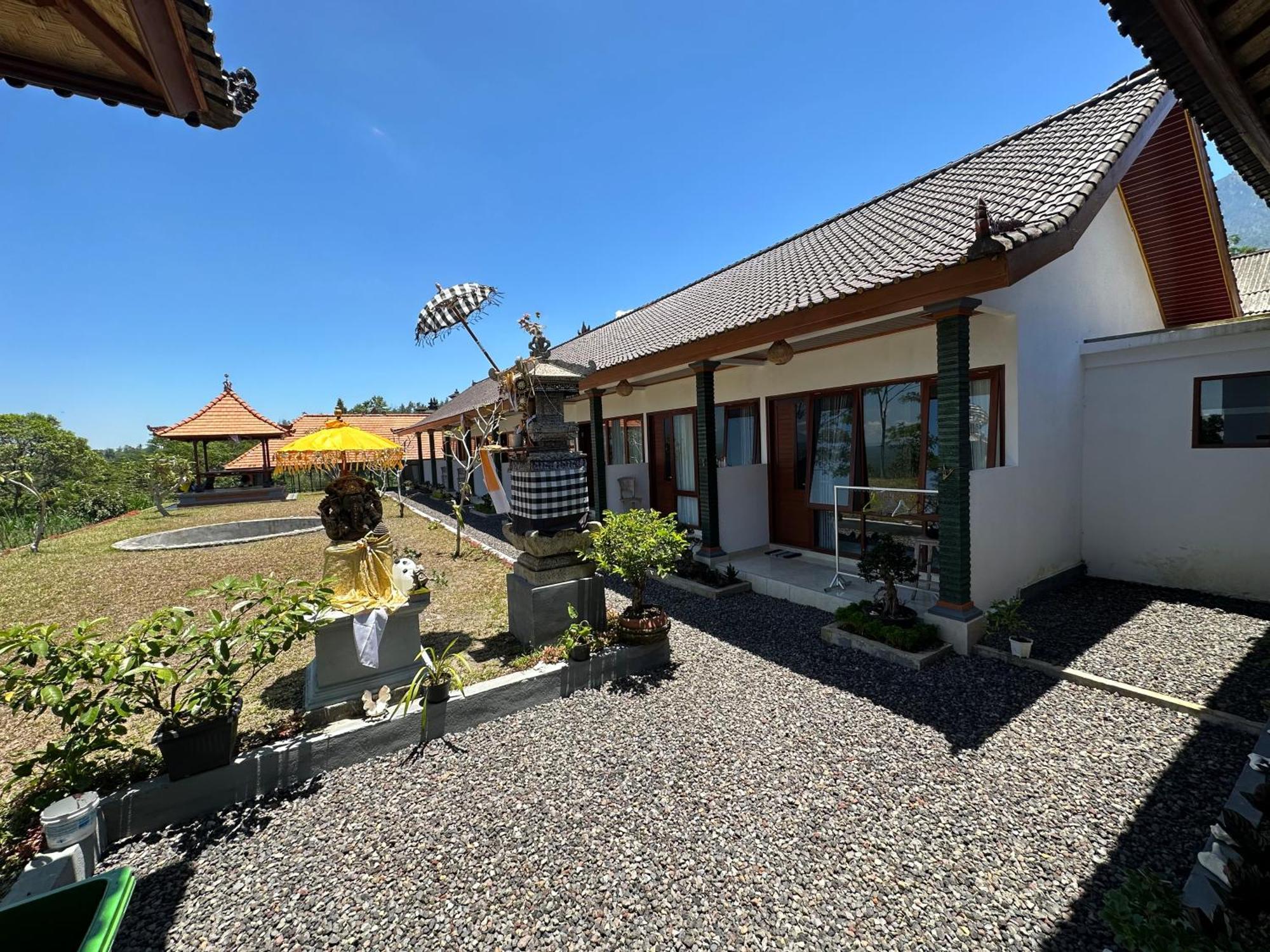 Апартаменты Bali Basuki Retreat Center Besakih Экстерьер фото