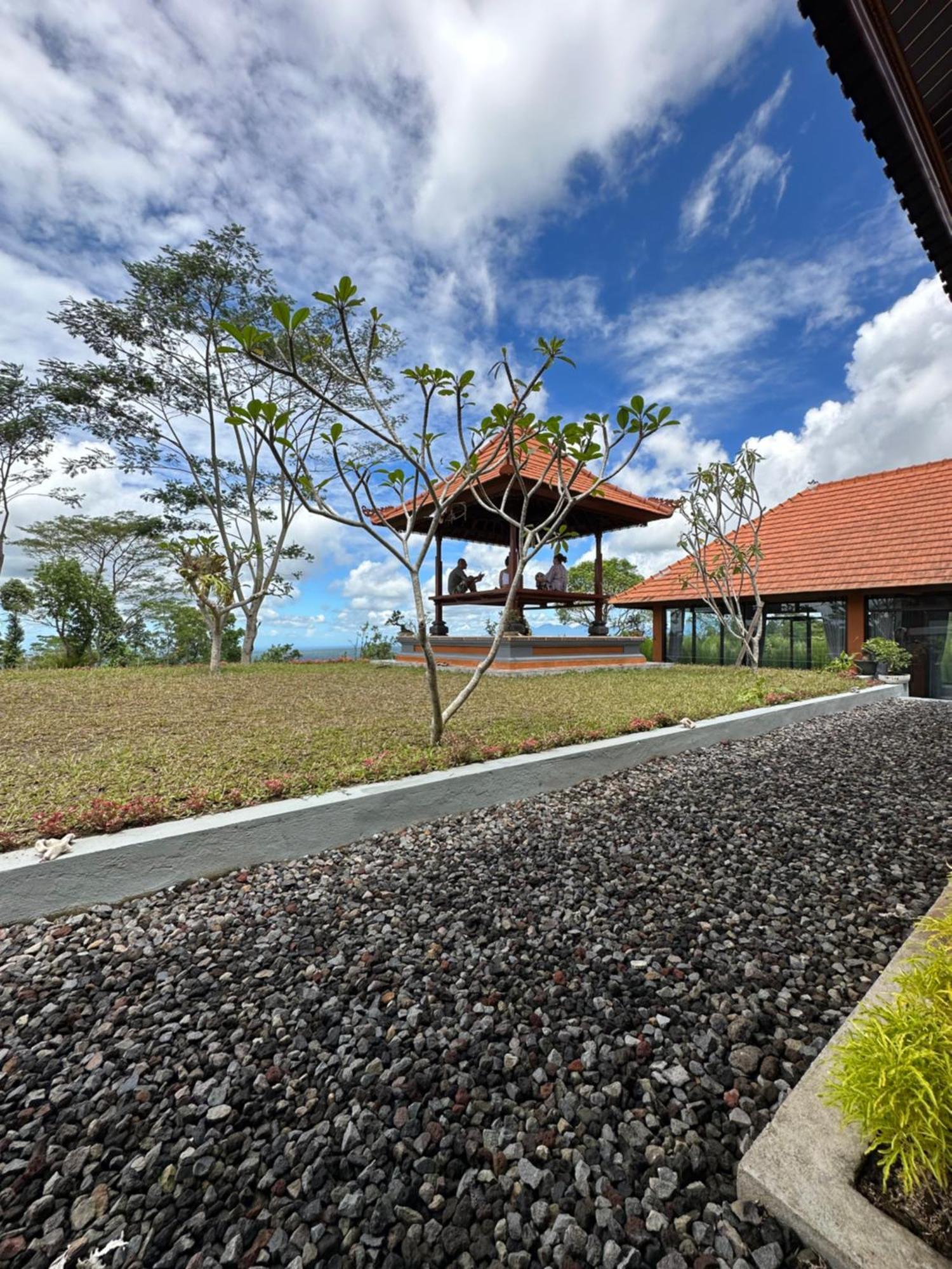 Апартаменты Bali Basuki Retreat Center Besakih Экстерьер фото