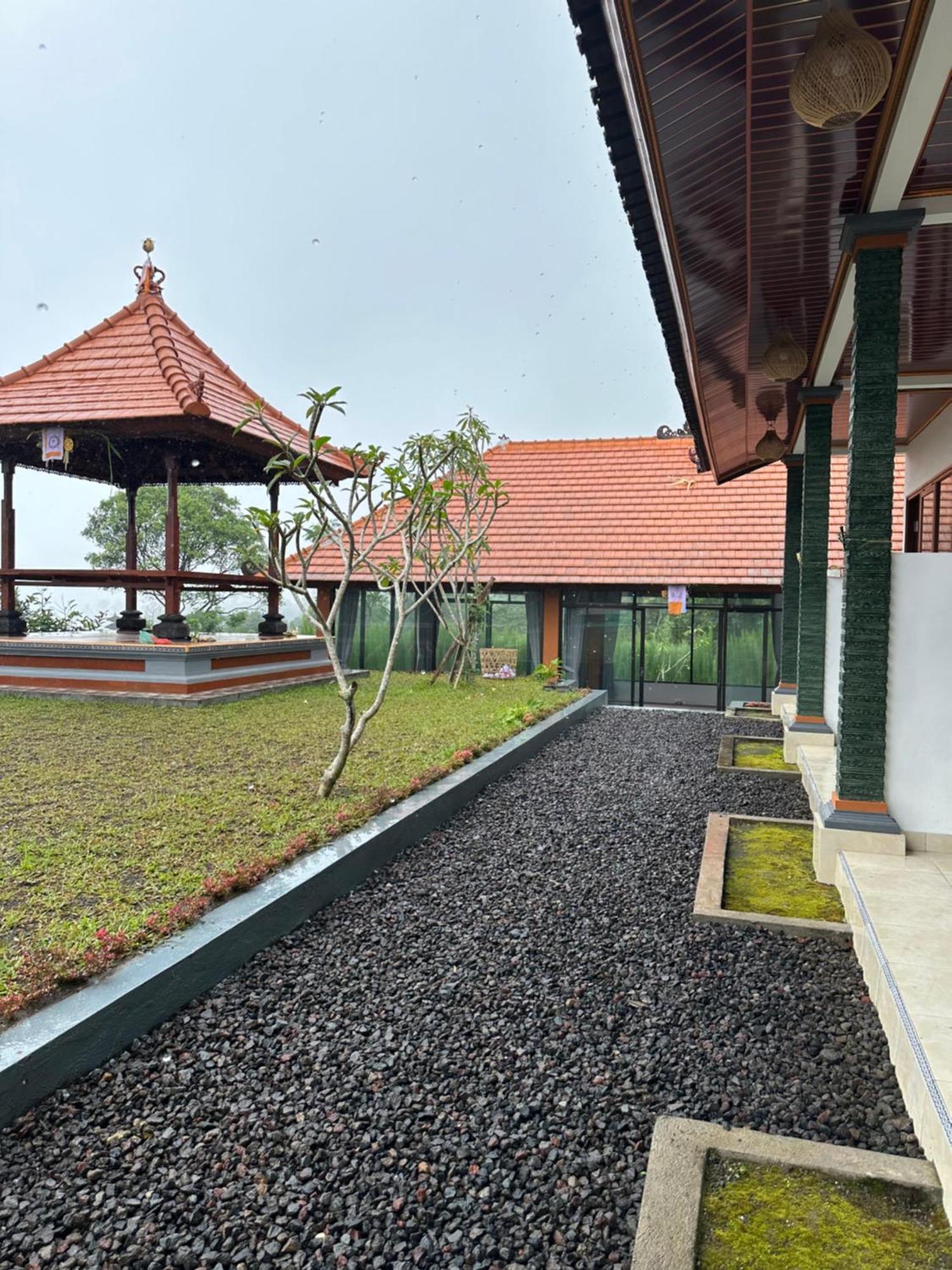 Апартаменты Bali Basuki Retreat Center Besakih Экстерьер фото