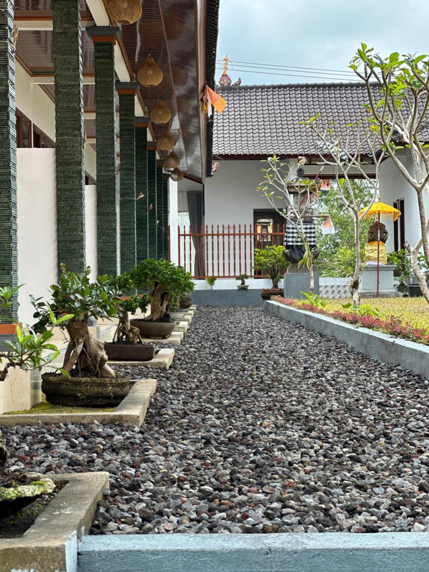 Апартаменты Bali Basuki Retreat Center Besakih Экстерьер фото