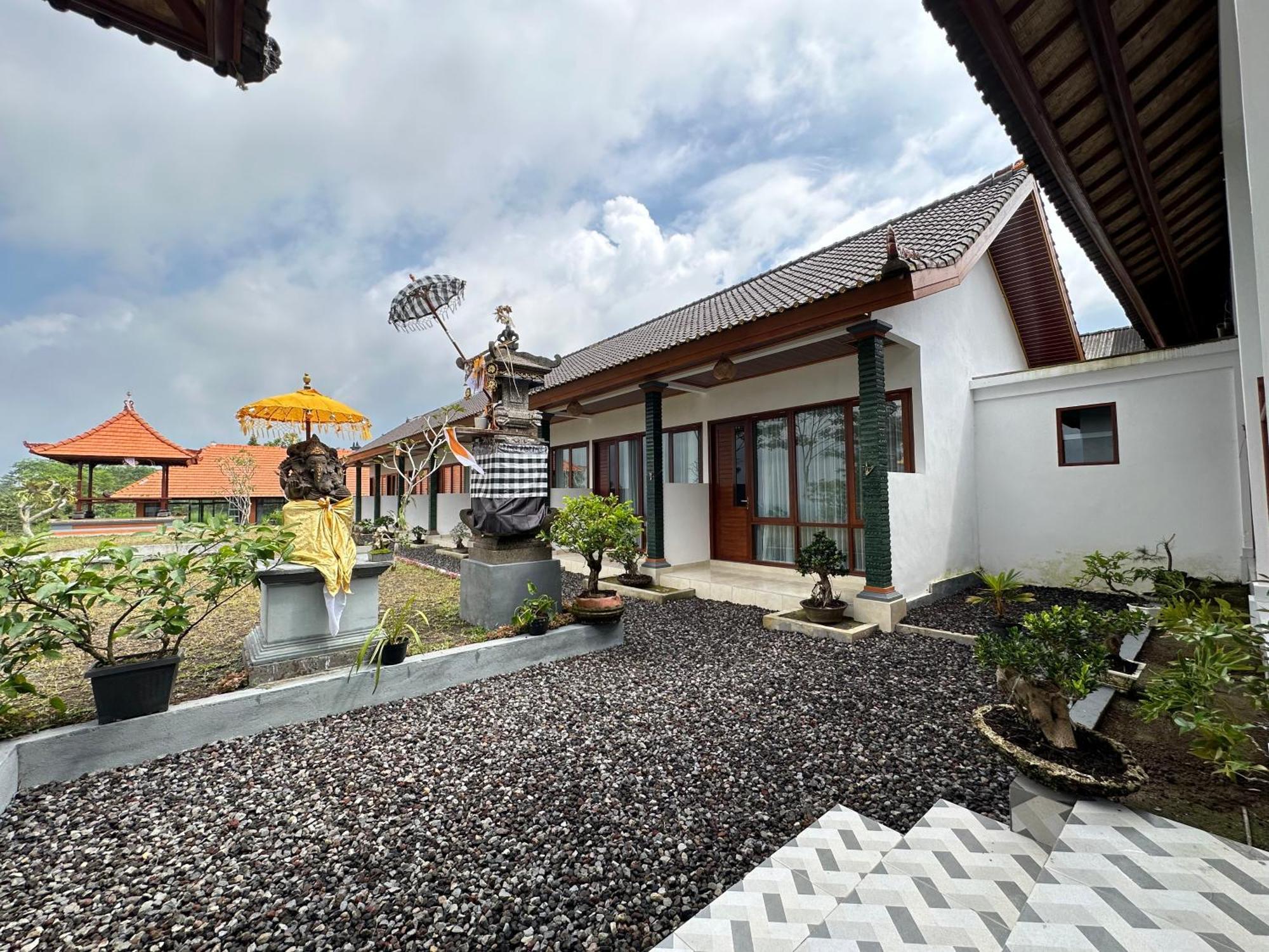 Апартаменты Bali Basuki Retreat Center Besakih Экстерьер фото
