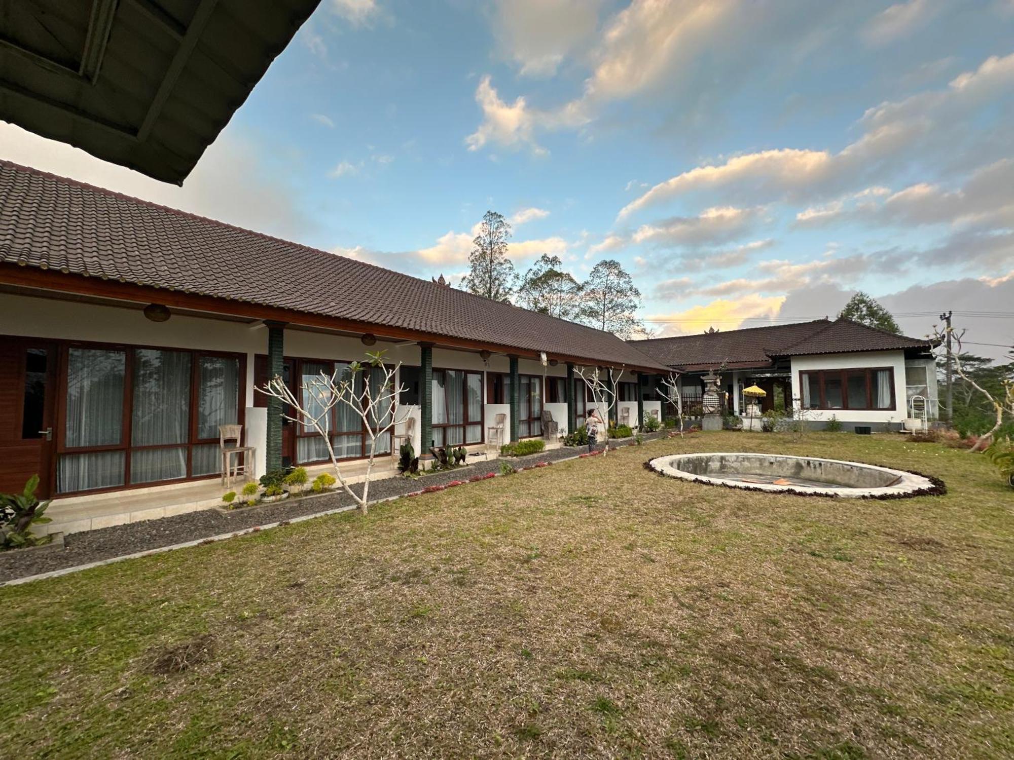 Апартаменты Bali Basuki Retreat Center Besakih Экстерьер фото